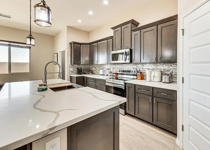 Mtn-view W/ Patio, 3 Mi To Colorado River! Holiday home *