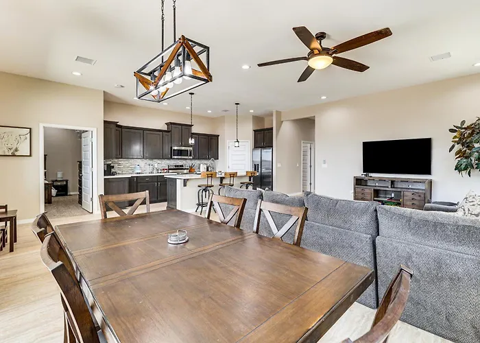 Mtn-view W/ Patio, 3 Mi To Colorado River! Holiday home *