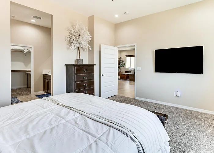 Mtn-view W/ Patio, 3 Mi To Colorado River! *